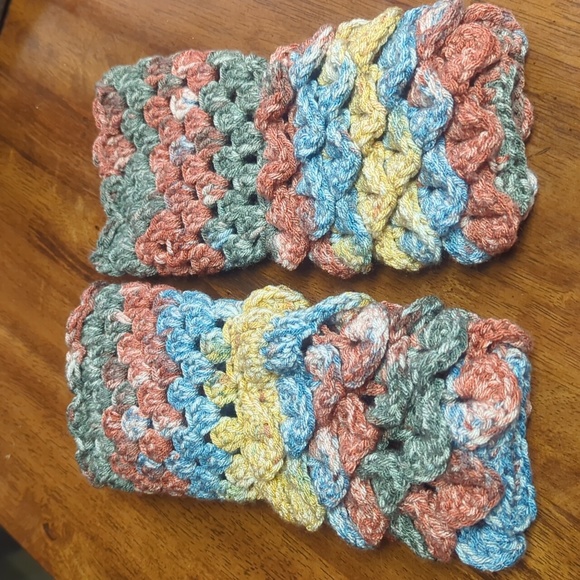 Hand Crafted Luxury Dragon Scale/ Mermaid Fingerless Texting Gloves - Picture 5 of 5
